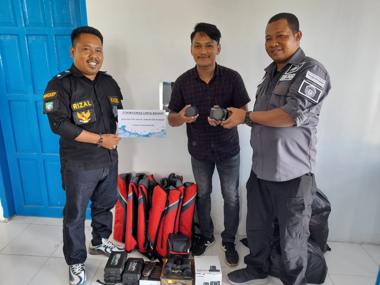 Cegah Ilegal Fishing, Empat Pokmaswas Kec. Tupabbiring Terima Bantuan Perlengkapan Pengawasan