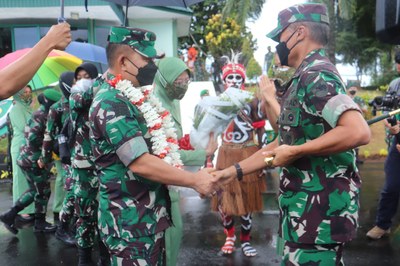 Arahan Kasad di Makodam XVII/Cenderawasih, Cintai Rakyat Papua
