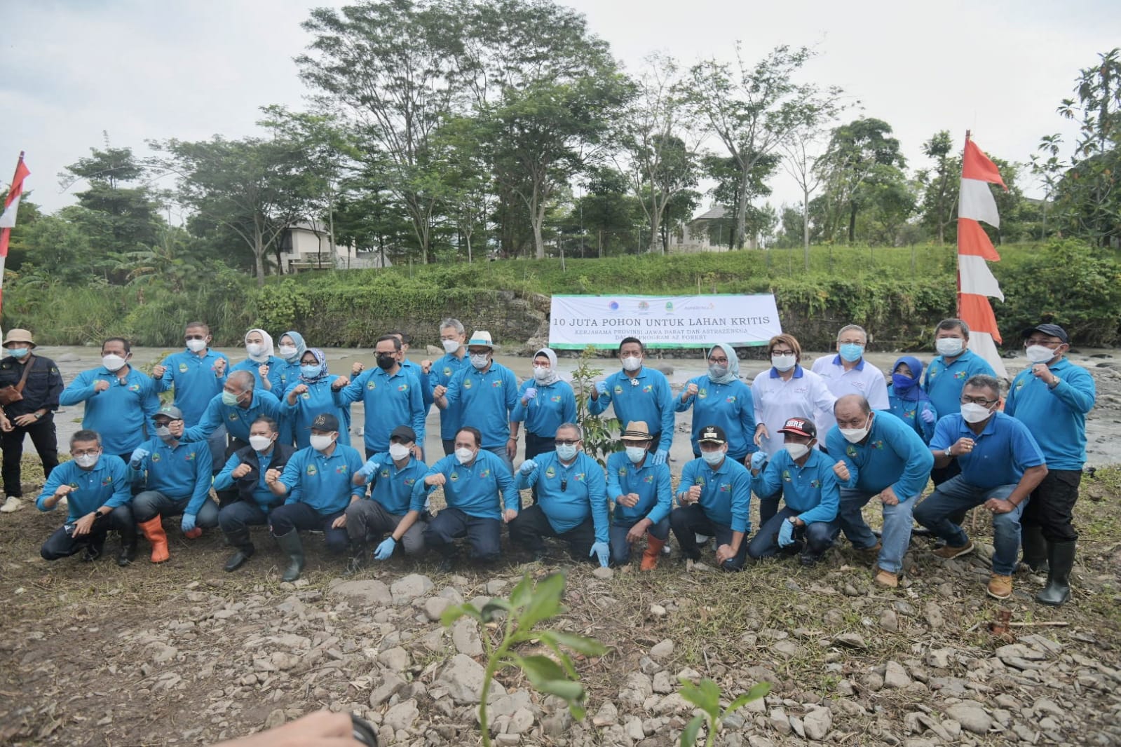 Ridwan Kamil Bersama Bupati dan Wali Kota di Jabar Tanam 10 Juta Pohon