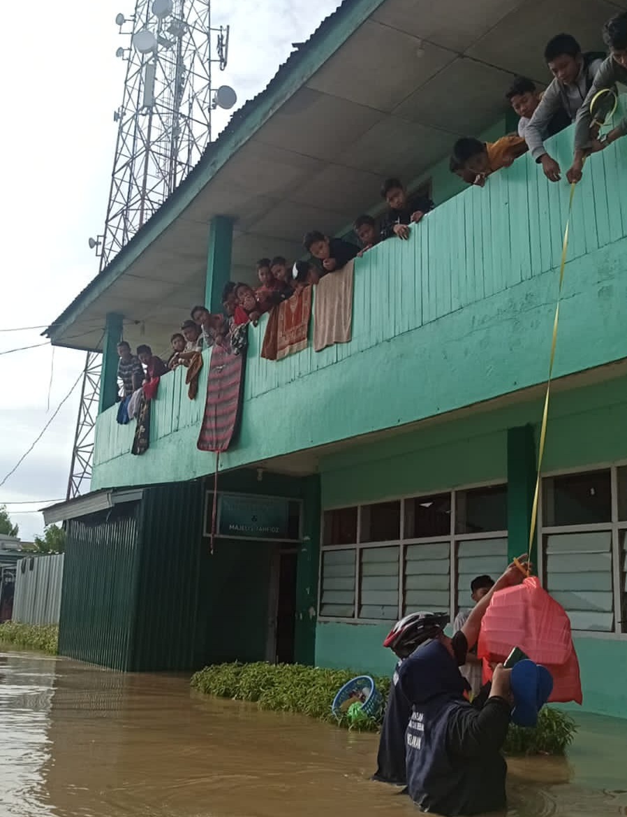 Peduli Banjir, Relawan Yayasan Peduli Berbagi buka dapur Umum dan bagikan makanan