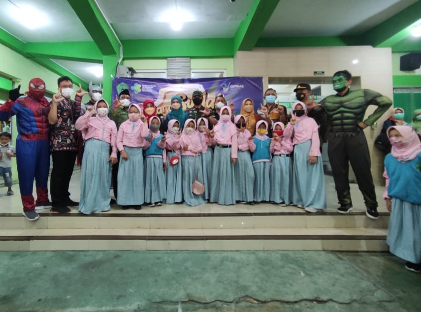 Istri Bupati Gresik Buka Kick Off Vaksinasi Anak 6 - 11 Tahun, Super Hero Menarik Perhatian