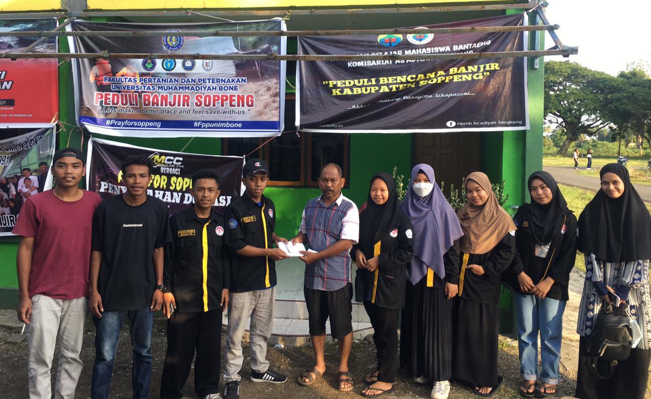 HIMA PPKn Unismuh Makassar Salurkan Bantuan Untuk Korban Banjir di Cabbue Soppeng