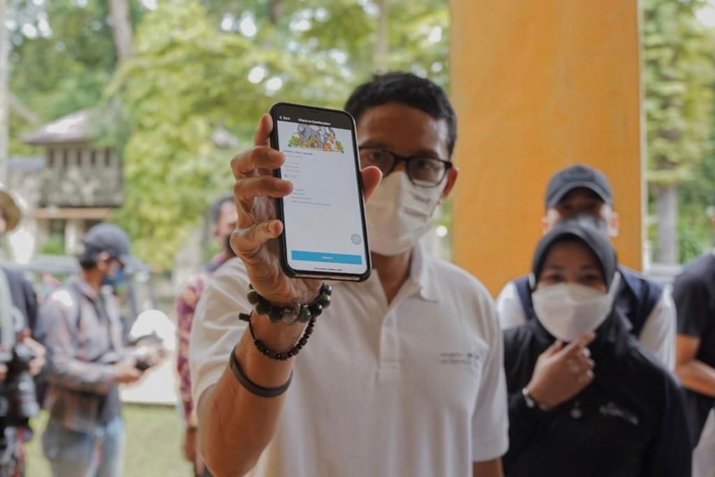 Sandiaga Uno Tinjau Penerapan Protkes di Taman Margasatwa RagunanTinjau Penerapan Protkes di Taman Margasatwa Ragunan