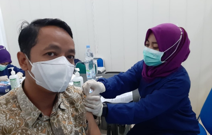 Vaksinasi Booster Guru dan Karyawan SMP Muhammadiyah PK