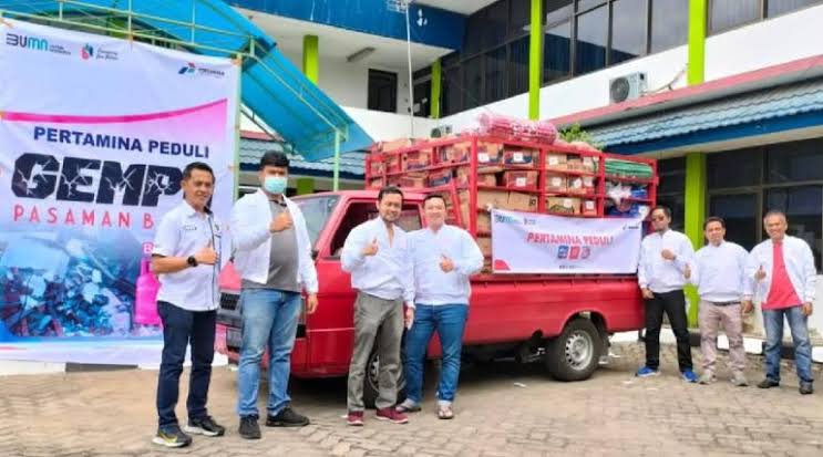 Pertamina Salurkan Bantuan Sembako untuk Korban Gempa Pasaman
