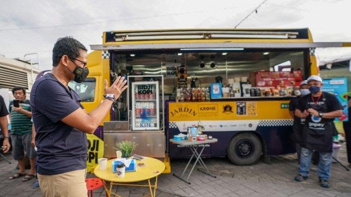Sandiaga Tinjau Festival Jajanan di Mandalika
