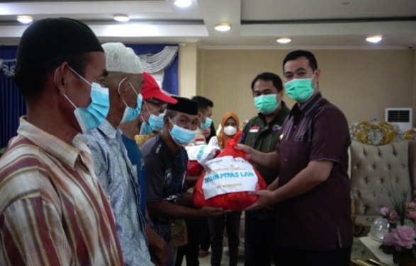 Daun Pedas, LAN Salurkan Bantuan Paket Sembako di Pangkep