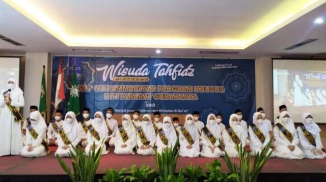 SMP Muhammadiyah PK Gelar Wisuda Tahfiz 7 Juz