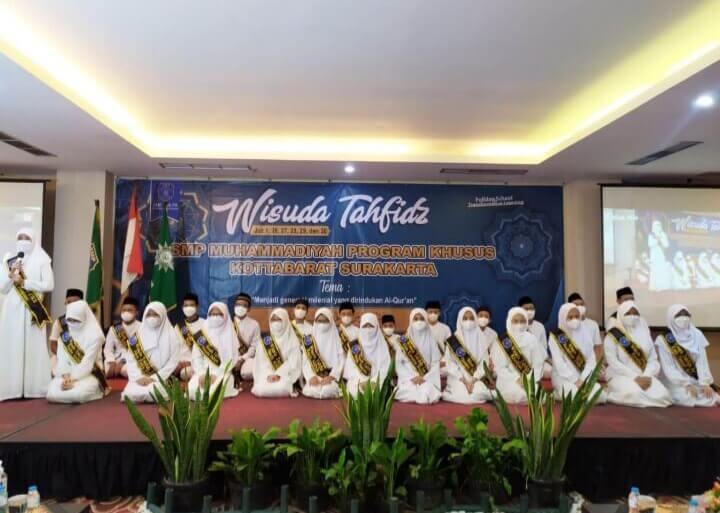 SMP Muhammadiyah PK Gelar Wisuda Tahfiz 7 Juz