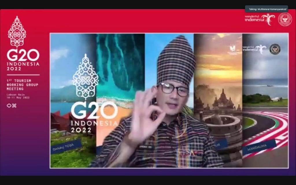1st TWG 2022, Sandiaga Kenakan Tenun Sutra Mandar Sureq Marasa