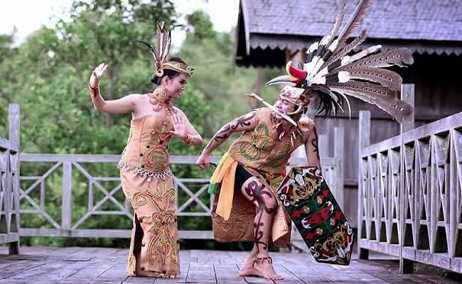 6 Tari Tradisional Kalimantan Tengah