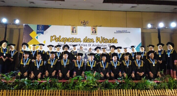 Wisuda SMP Muhammadiyah PK Kottabarat Surakarta Angkatan 10
