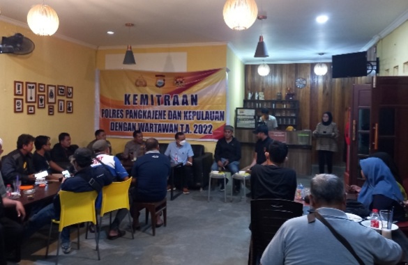 Kapolres Pangkep AKBP Ari Kartika Bhakti Silaturahmi Dengan Awak Media
