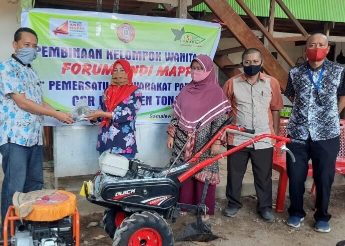 Bantu Petani Sekitar Perusahaan, PT Semen Tonasa Telah Salurkan Kultivator