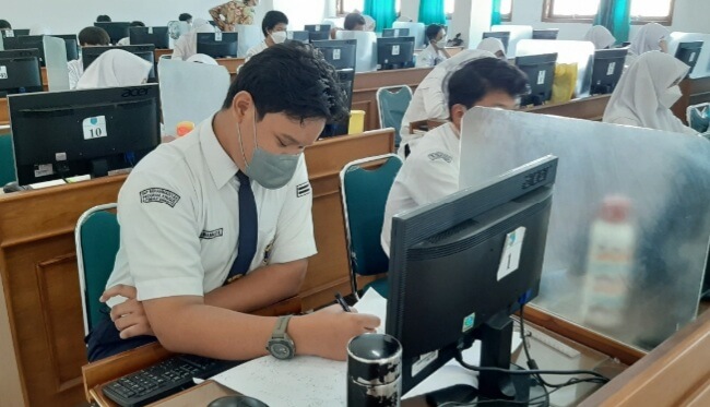 Libatkan Ruangguru, SMP Muhammadiyah PK Gelar Try Out AKM
