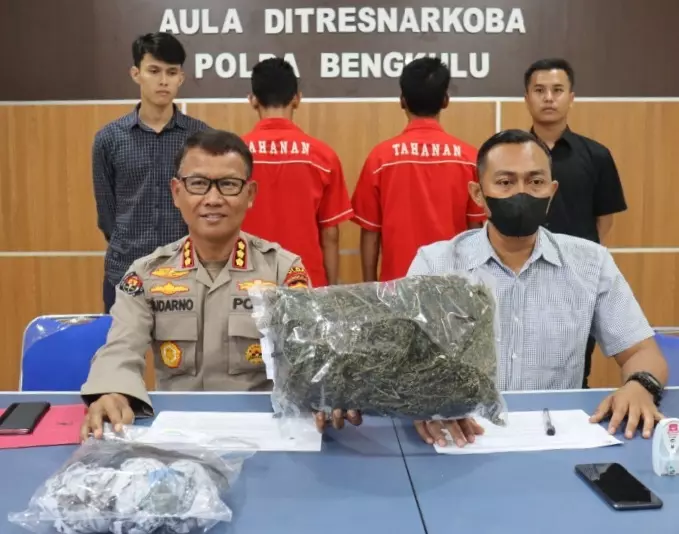 Pedagang Ayam di Pasar Minggu Ditangkap Saat Jual Ganja