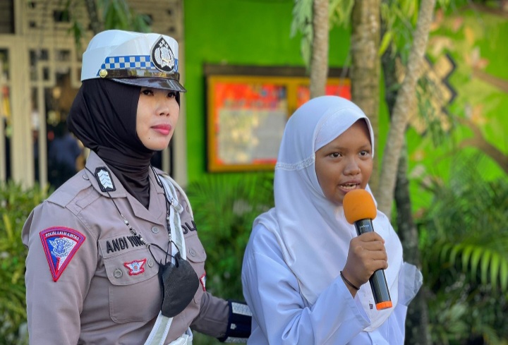 Personel Satlantas Polres Pangkep Sambangi Sekolah Sosialisasi Tertib Lalu Lintas