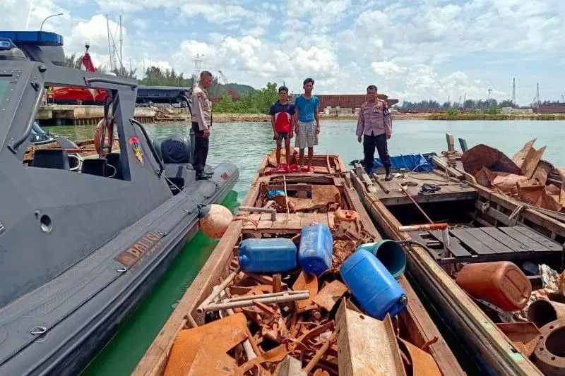 Kerjasama Polisi Singapura Ditpolairud Polda Kepri Tangkap Bajak Laut