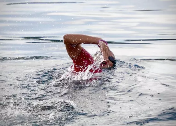 Sandiaga Nikmati Sensasi Open Water Swimming di Pulau Dodola, Morotai