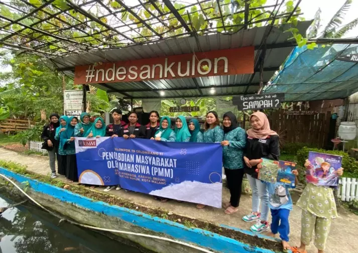 Mahasiswa PMM UMM Membantu Kampung Om Telolet dalam Pemasaran produk dan Lebel Halal