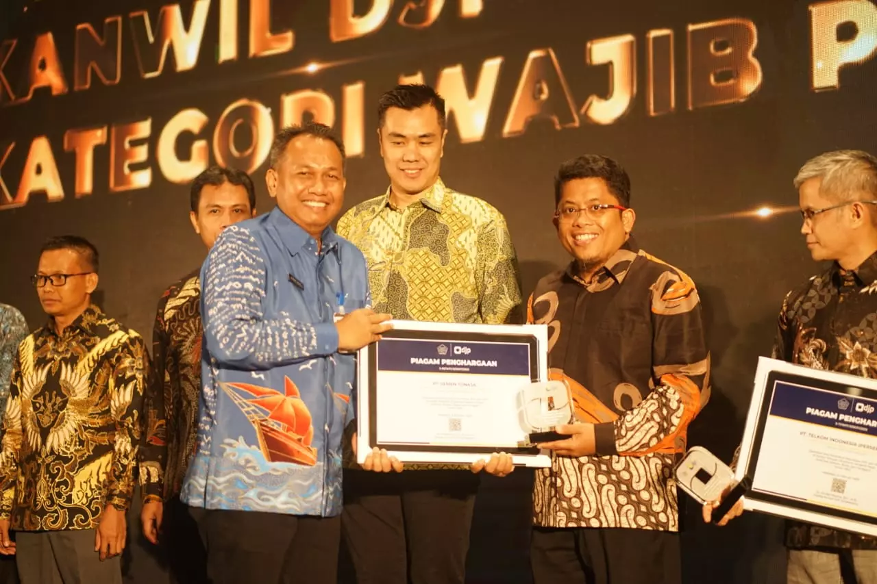 Semen Tonasa Raih Penghargaan Kontribusi Pajak Tertinggi