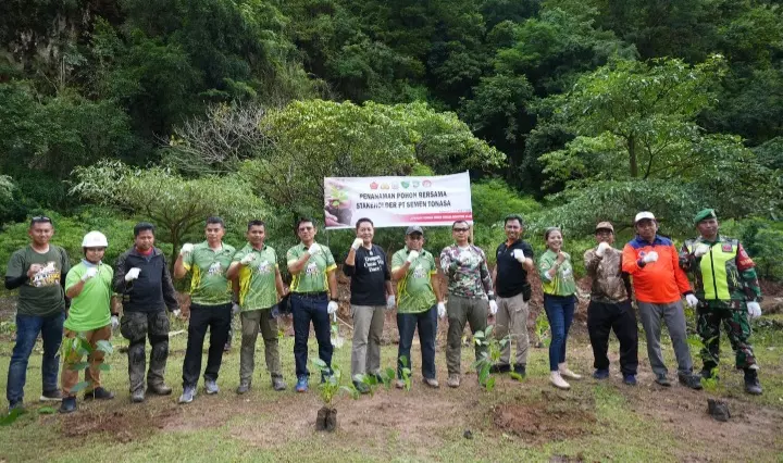 Gandeng Forkopimda, Semen Tonasa Gelar Kegiatan Penanaman Pohon