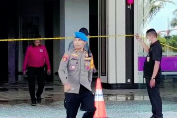 Polrestabes Makassar Periksa TKP Kebakaran Mal Trans Studio