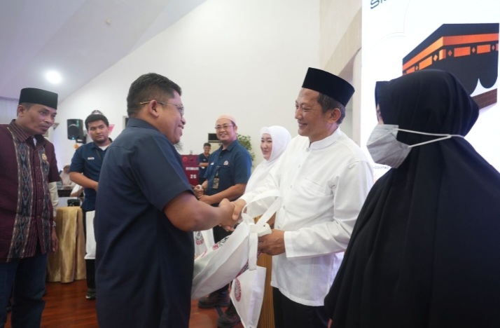 54 Jemaah Calon Haji Semen Tonasa Dilepas Dalam Suasana Kekeluargaan