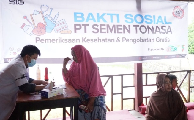 PT Semen Tonasa Gelar Pengobatan Gratis di Bulu Cindea