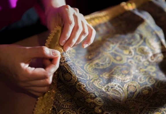 Seni Batik Indonesia, Untaian Cerita dalam Goresan Warna