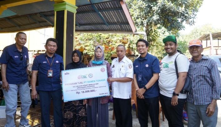 PT Semen Tonasa Terus Berkomitmen pada Pemberdayaan Masyarakat di Sekitar Perusahaan