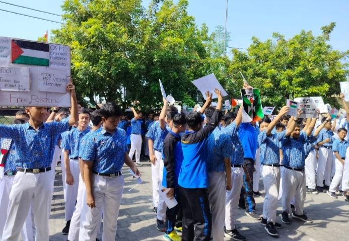 SMP Muhammadiyah PK Solo Gelar Aksi Doa dan Penggalangan Dana untuk Palestina