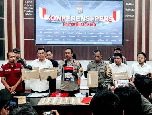 Gelapkan Uang Nasabah, Polisi Tangkap Pelaku Setelah 3 Tahun Buron