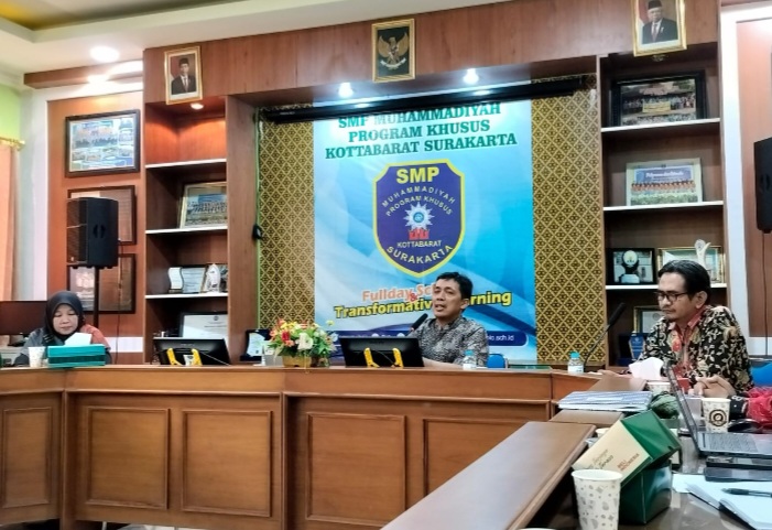 Perkuat Pelayanan Prima, SMP Muhammadiyah PK Solo Adakan Workshop