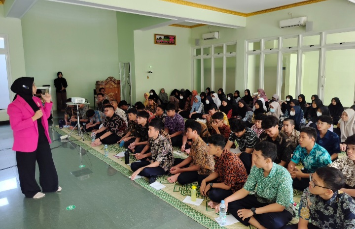 Asah Bakat Berbicara: Training Publik Speaking SMP Muhammadiyah FK Solo