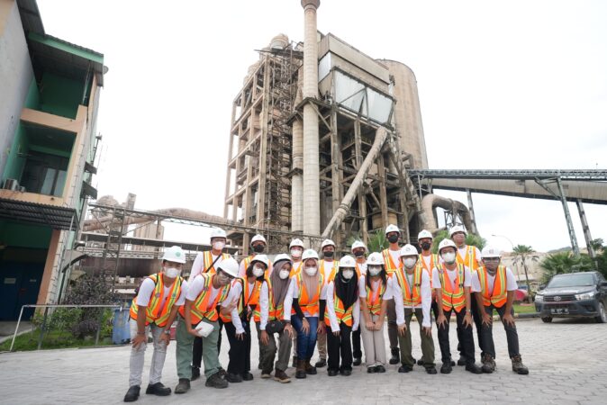 Kontribusi Industri Semen dalam Pembangunan Berkelanjutan: Perspektif Mahasiswa Teknik Industri