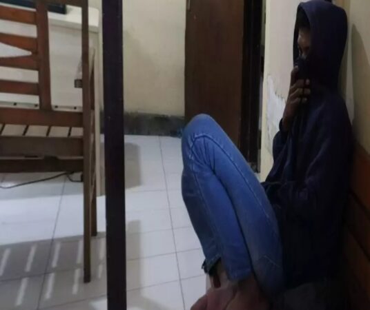 Maling CD Wanita Tertangkap Basah Warga Ngampel