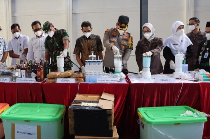 Polres Metro Depok dan Kejari Musnahkan Barang Bukti