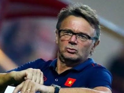 Pelatih Philippe Troussier Dipecat Usai Lawan Timnas Indonesia