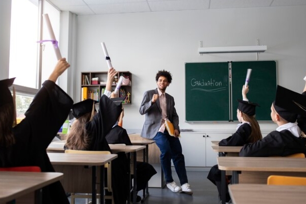 Membangun Karakter Unggul Melalui Pendidikan Holistik