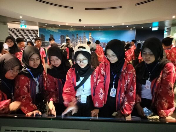 Siswa SMP PK Muhammadiyah Solo Belajar Kemajuan dan Inovasi di Luar Negeri