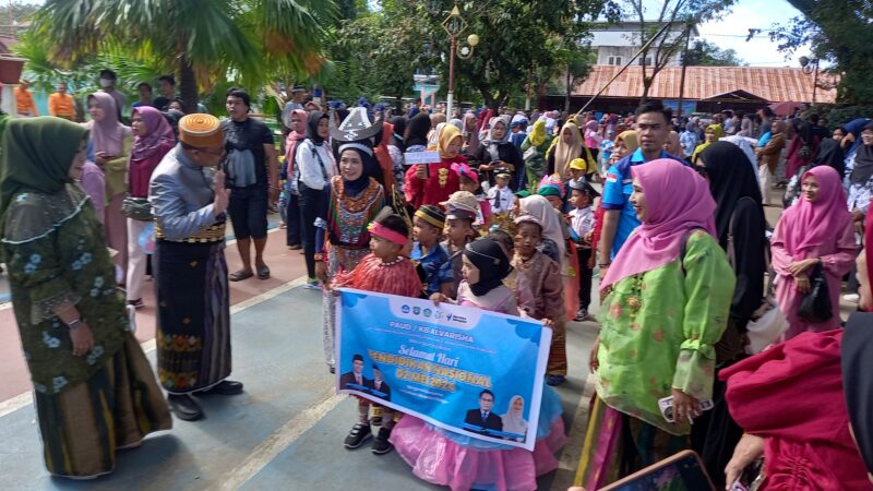 Hardiknas 2024, Guru Berprestasi di Pangkep Terima Penghargaan