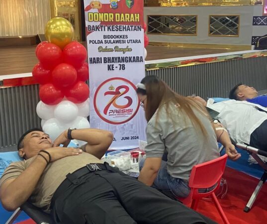 Biddokkes Polda Sulut dan PMI Sulut Gelar Donor Darah