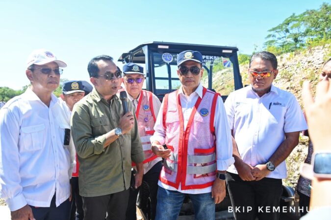 Menteri Perhubungan Tinjau Jalur Tambahan KA Makassar-Parepare