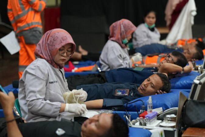 Semen Tonasa Gelar Donor Darah dan Pemeriksaan Mata Gratis