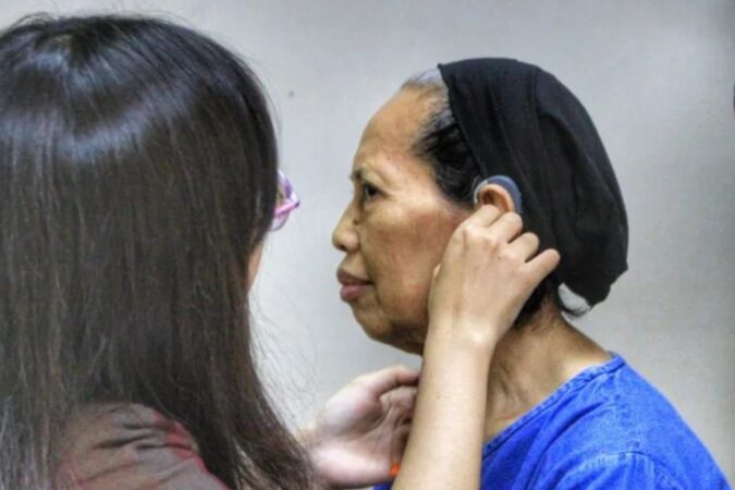 Sudinsos Jaksel Salurkan Alat Bantu Dengar ke 50 Penerima Manfaat