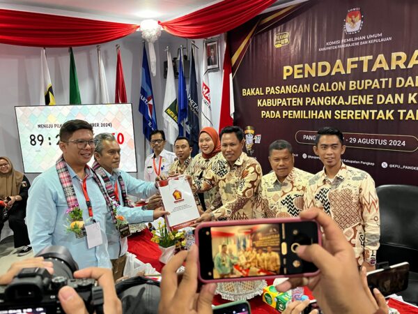 Andi Nusawarta-Sofyan Razak Resmi Mendaftar ke KPU Pangkep dengan Restu 6 Partai