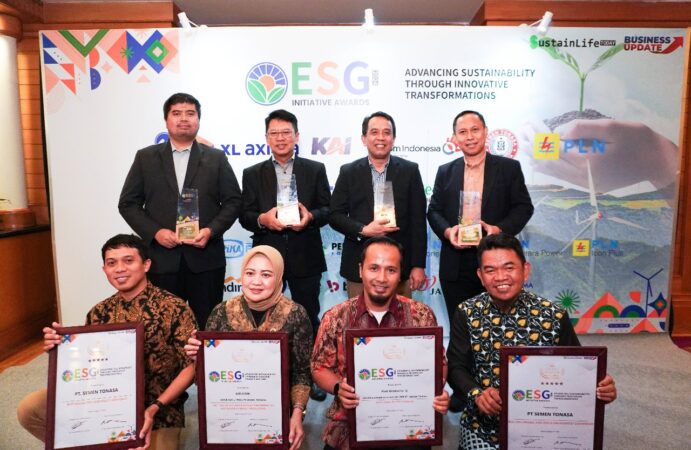 Asruddin Terima Penghargaan Best CEO Of ESG Initiative di ESG Initiative Awards 2024