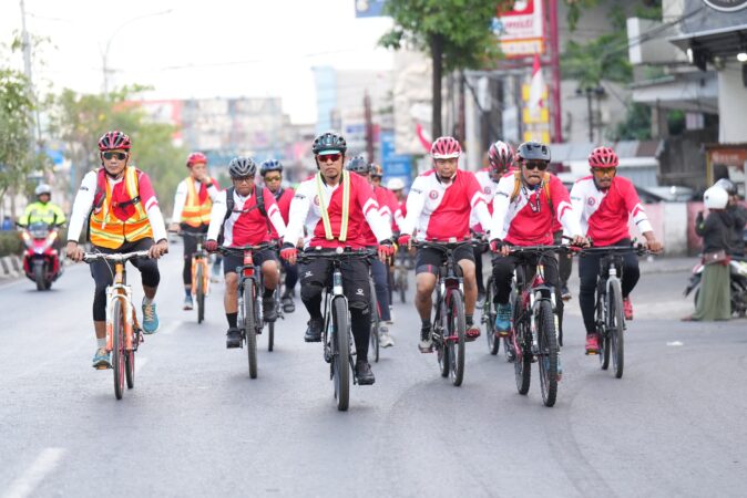 Gowes Santai Merdeka PT Semen Tonasa, Pererat Silaturahmi Karyawan dan Masyarakat