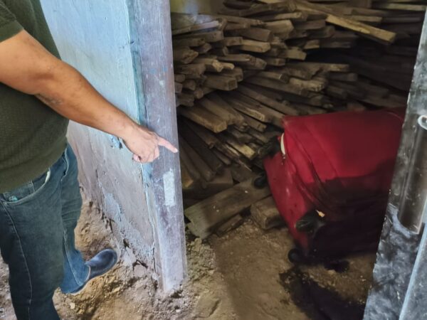 Penemuan Mayat di Koper Merah Gegerkan Warga Pangkep